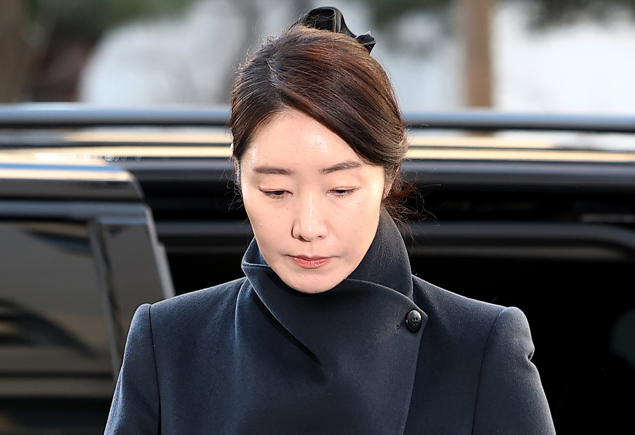 Rep. Kang Sun-woo arrives at the Seoul Metropolitan Police Agency's Public Crime Investigation Unit in Seoul on Wednesday morning. (Yonhap)
