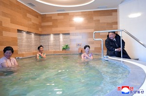 North's Kim Jong-un inspects hot springs
