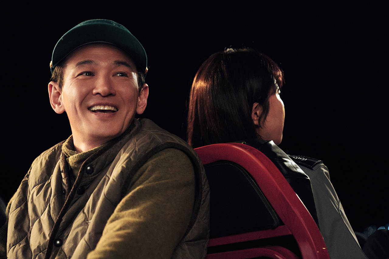 "Mission: Cross 2," starring Hwang Jung-min (left) (Netflix)
