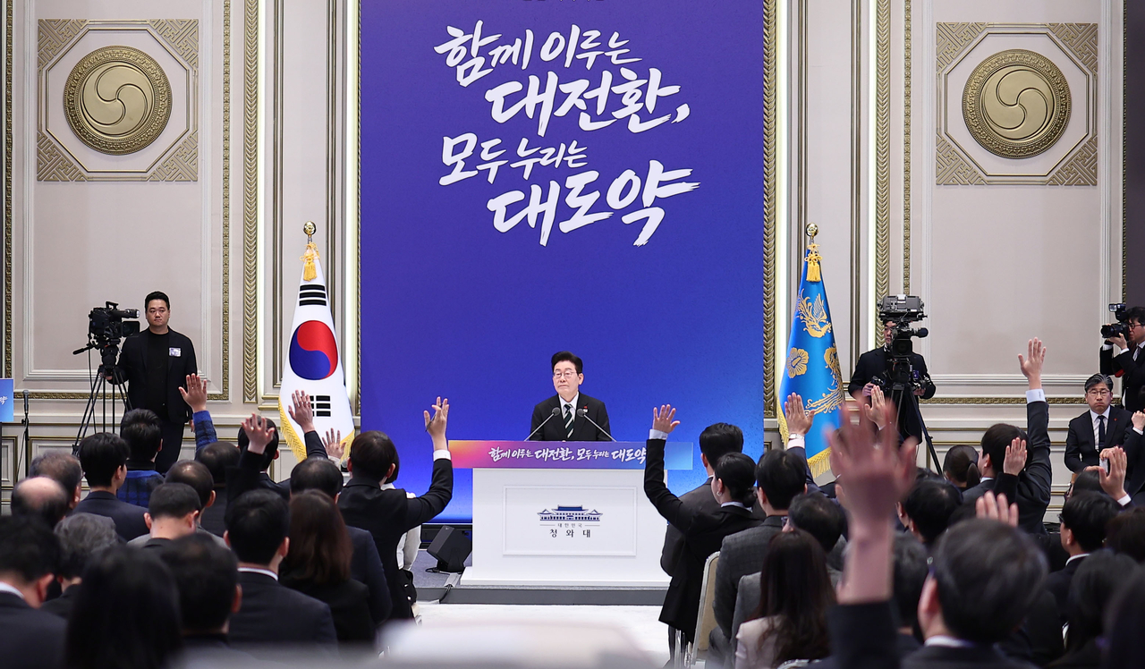 President Lee Jae Myung takes questions from reporters during a New Year’s news conference at  Cheong Wa Dae in Seoul, Wednesday. (Yonhap)