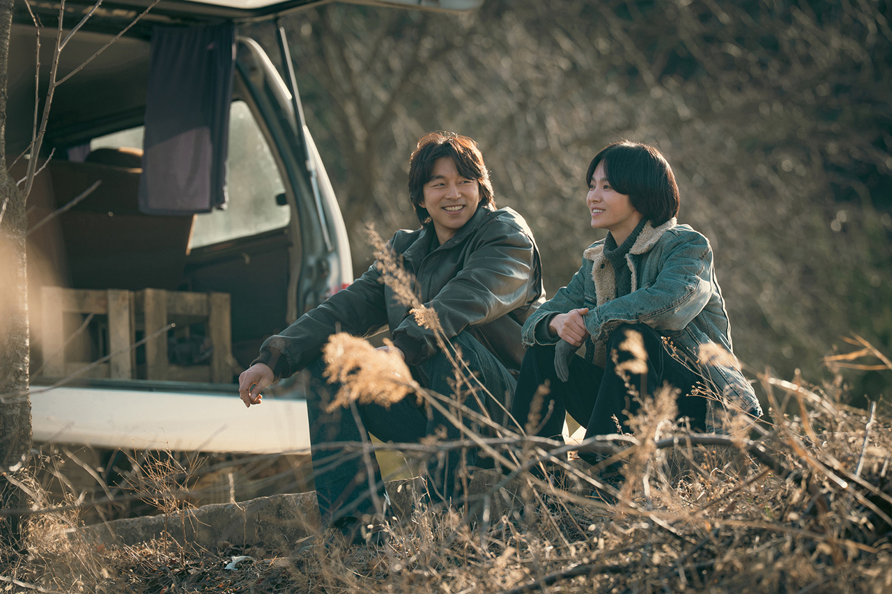 "Tantara," starring Gong Yoo (left) and Song Hye-kyo (Netflix)