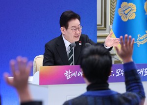 Lee downplays US threat of 100% semiconductor tariffs