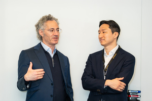 HD Hyundai chair meets Palantir CEO to deepen AI partnership at Davos