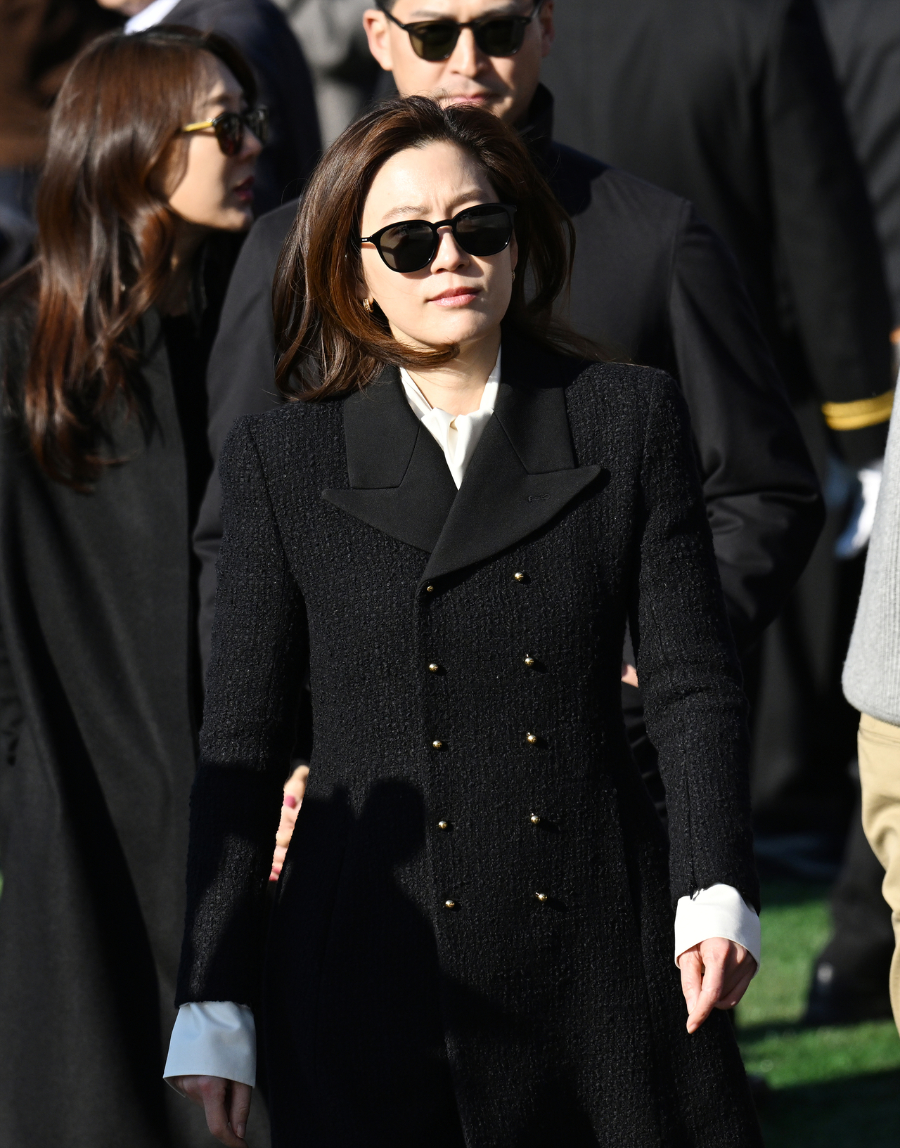 Lim Se-ryung attends the 139th Republic of Korea Naval Academy commissioning ceremony in Jinhae, Changwon, South Gyeongsang Province, on Nov. 28, to congratulate her son. (Joint Press Corps/Yonhap)