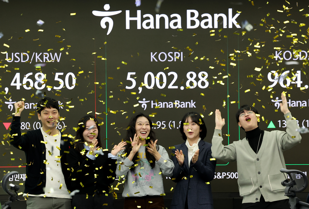 韓国KOSPI、史上初の5,000ポイント突破 「韓国ディスカウント」解消へ期待