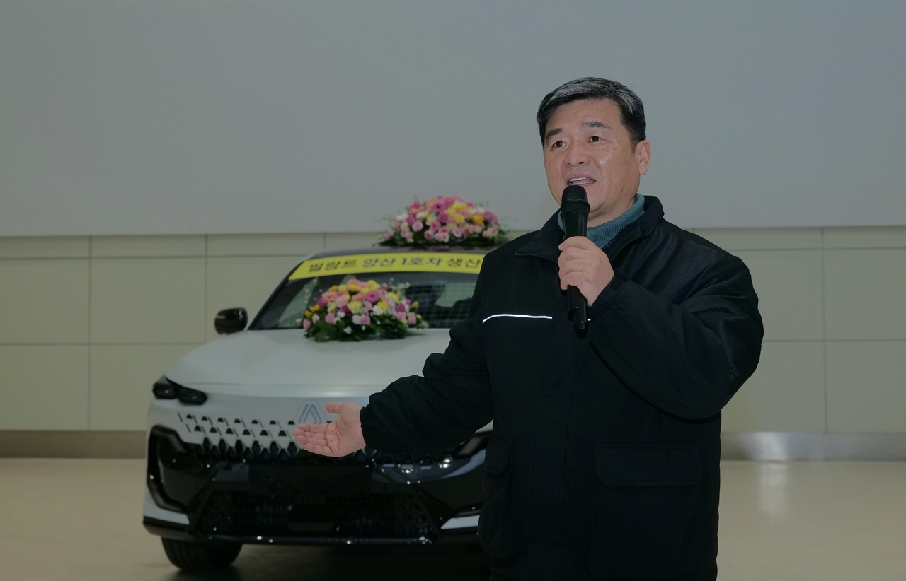 Kim Ki-seok, head of manufacturing at Renault Korea, speaks at a ceremony marking the first Renault Filante production at the Busan plant on Tuesday. (Renault Korea)