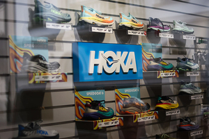 Musinsa in talks to secure Korea distribution rights for Hoka