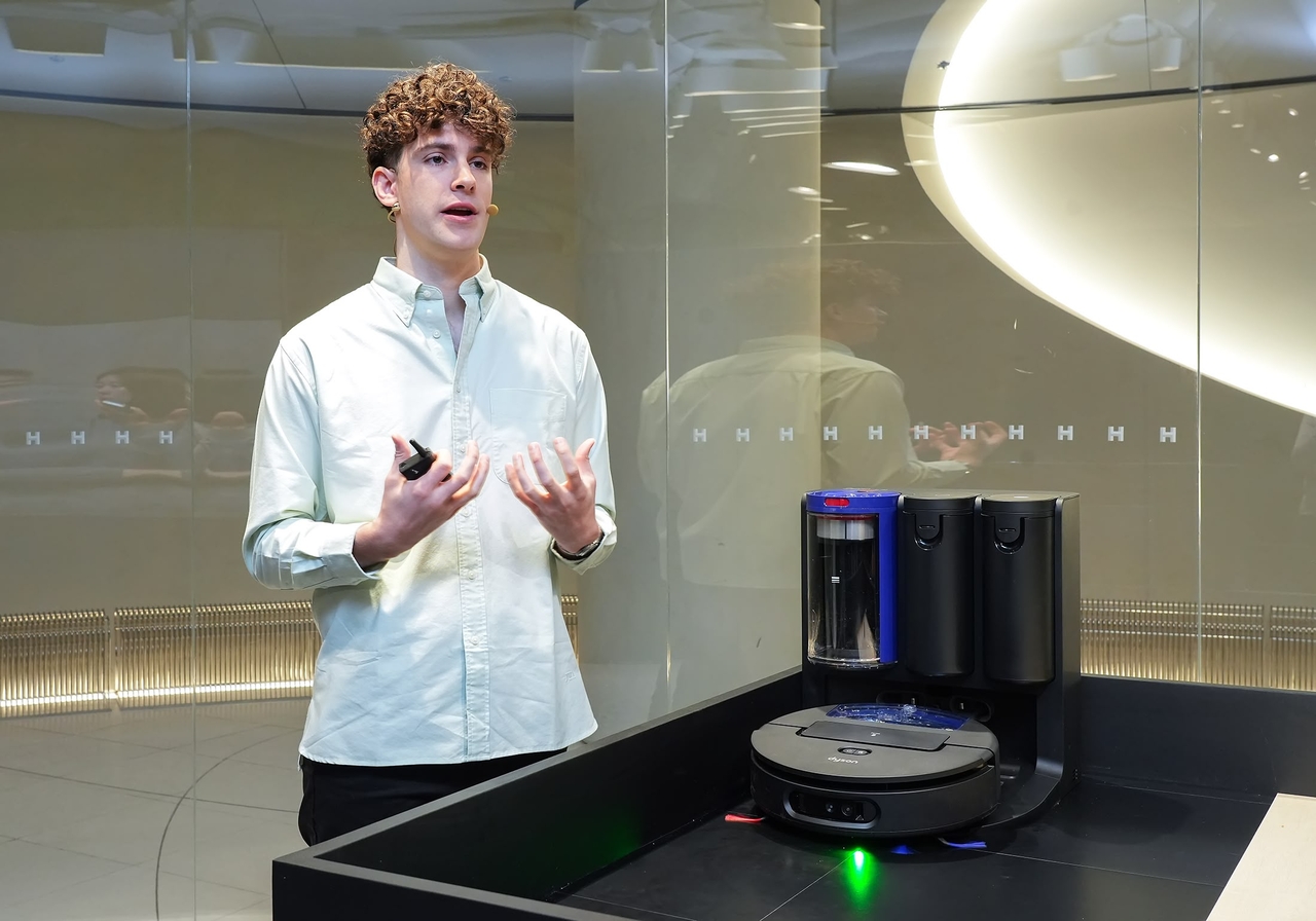 Nathan Lawson McLean, senior design manager at Dyson, demonstrates the Spot+Scrub Ai robot vacuum during a media event at Dyson’s The Next Home Lab pop-up in Seoul on Thursday. (Dyson Korea)