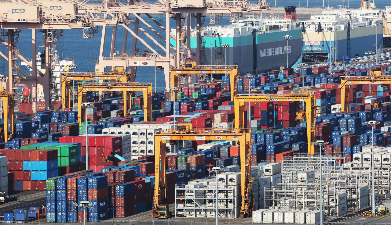 Containers are stacked at a port in the South Korean city of Pyeongtaek, in this file photo from Jan. 14,  2026. (Yonhap)