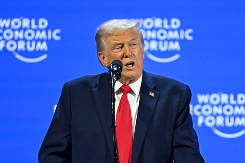 US President Donald Trump delivers a special address during the World Economic Forum annual meeting in Davos, Switzerland, on Wednesday. (AFP-Yonhap)