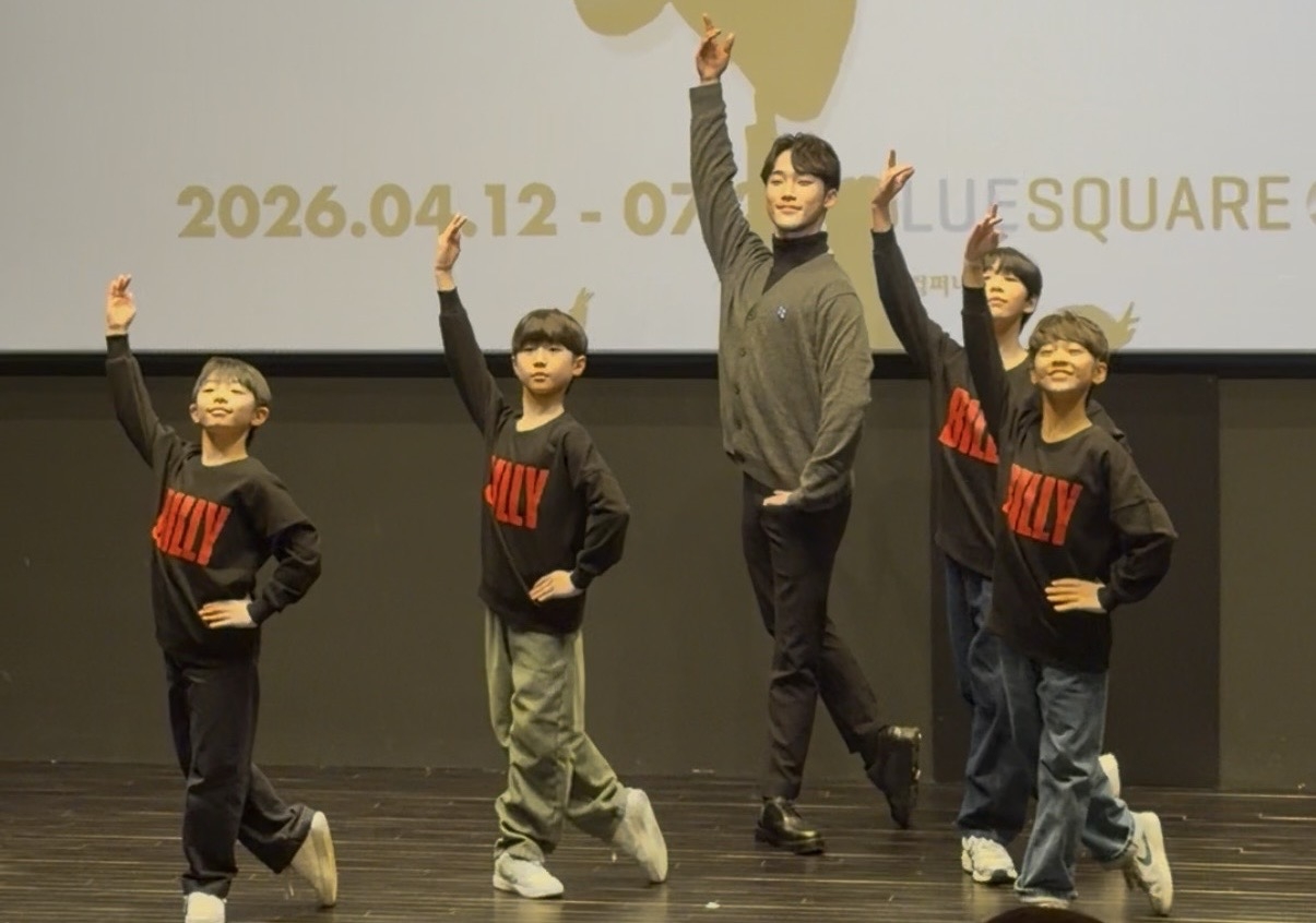 (From left) Cho Yoon-woo, Kim Woo-jin, Lim Sun-u, Kim Seung-ju and Park Ji-hu pose for photos during a press conference at the Chungmu Arts Center in Jung-gu, Seoul on Wednesday. (Park Ga-young/The Korea Herald)