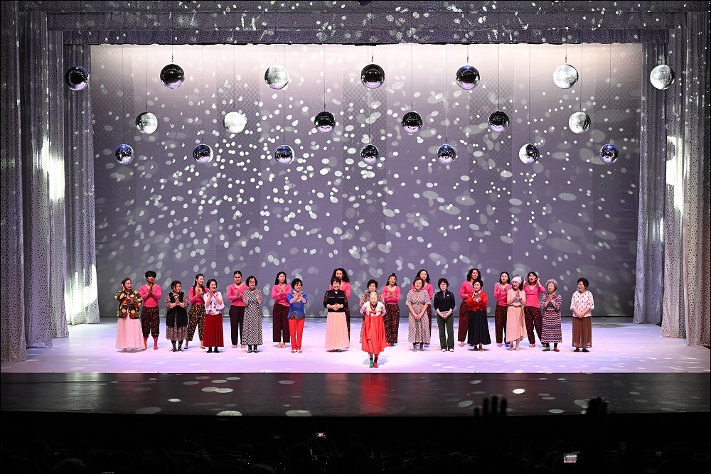 Ahn Eun Me Company's "Dancing Grandmothers" (Ahn Eun Me Company)