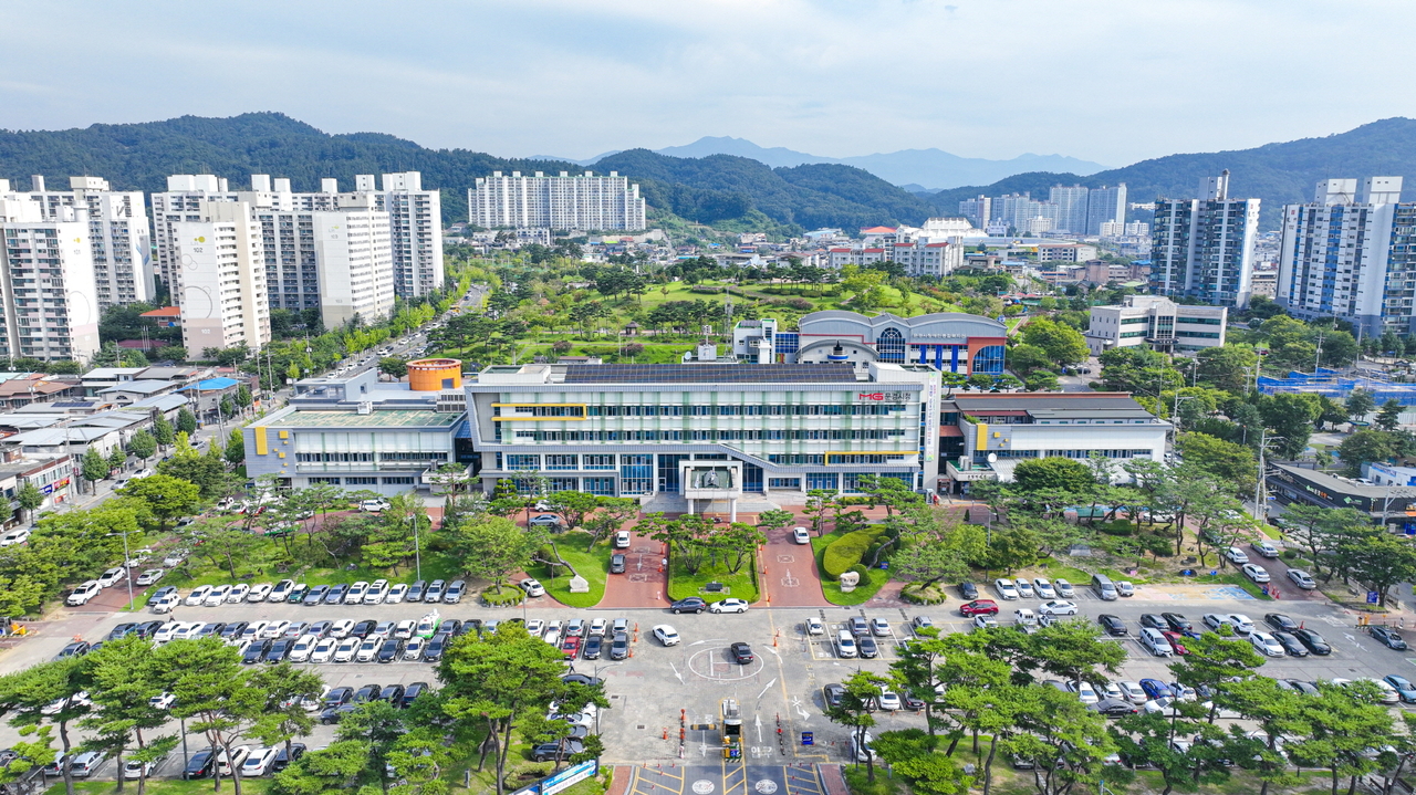 문경시청사 전경.[문경시 제공]