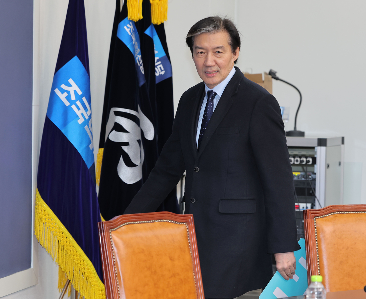 Cho Kuk, leader of the minor opposition Rebuilding Korea Party, attends an emergency party meeting at the National Assembly in Seoul on Saturday.(Yonhap)