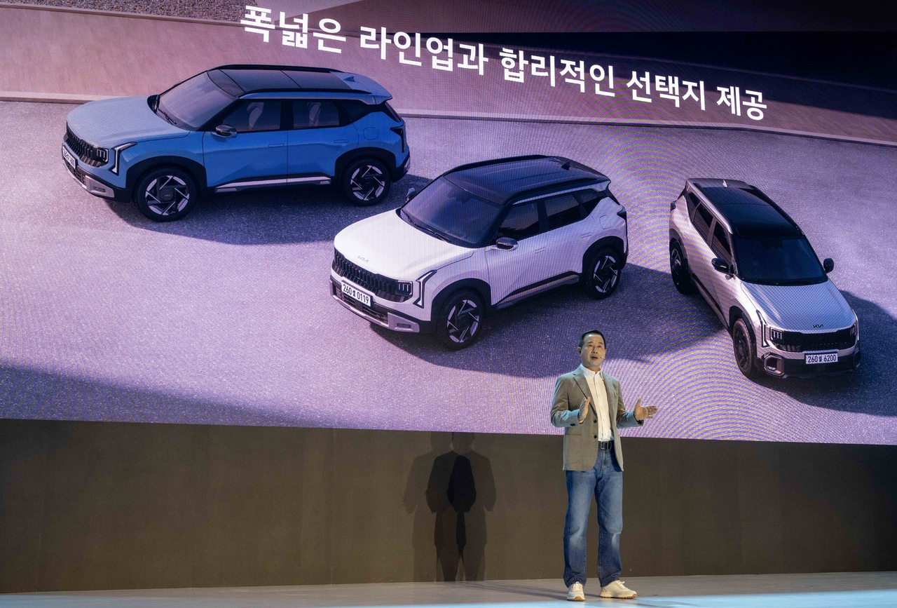 Jung Won-jung, vice president of Kia, introduces the all-new Seltos at a media preview event in Seoul on Friday. (Kia)
