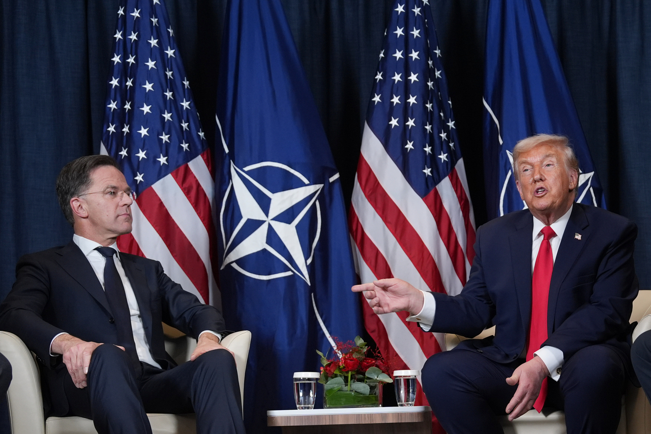 US President Donald Trump (right) meets with NATO Secretary General Mark Rutte on the sidelines of the Annual Meeting of the World Economic Forum in Davos, Switzerland, Thursday.  AP-Yonhap