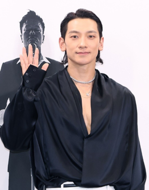 [Muse Issue] “Why Aren’t You Dancing?” Rain Issues Sincere Apology to Deaf Fan
