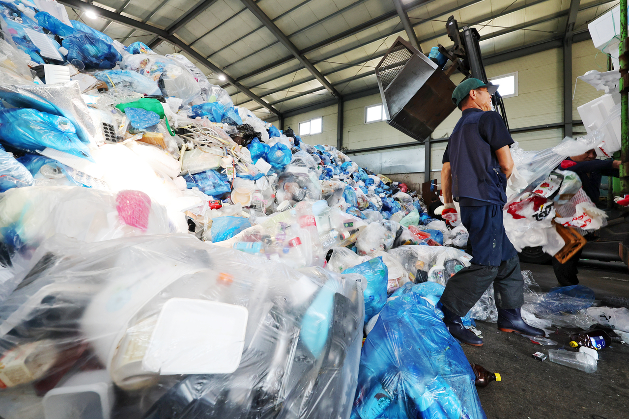 Officials sort through waste at a recycling center in Wolchul-dong, Buk-gu, Gwangju, on Oct. 10, 2025, a day after the Chuseok holiday. (Yonhap)