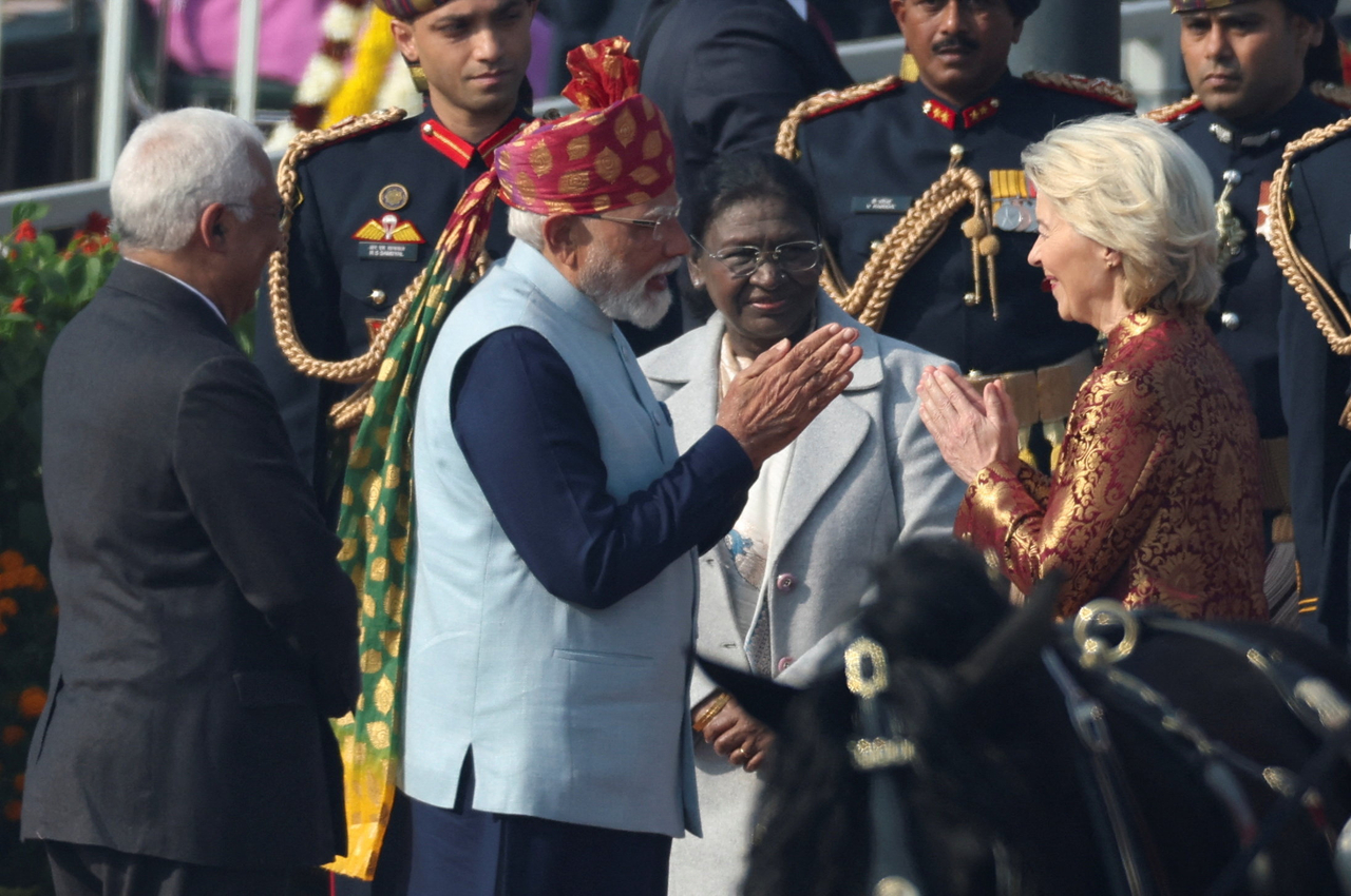 India's Prime Minister Narendra Modi (second from left) greets European Commission President Ursula von der Leyen (right), next to India's President Droupadi Murmu (center), as they arrive to attend the Republic Day parade in New Delhi on Monday.   Reuters-Yonhap