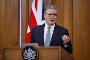 UK's Starmer heads to China