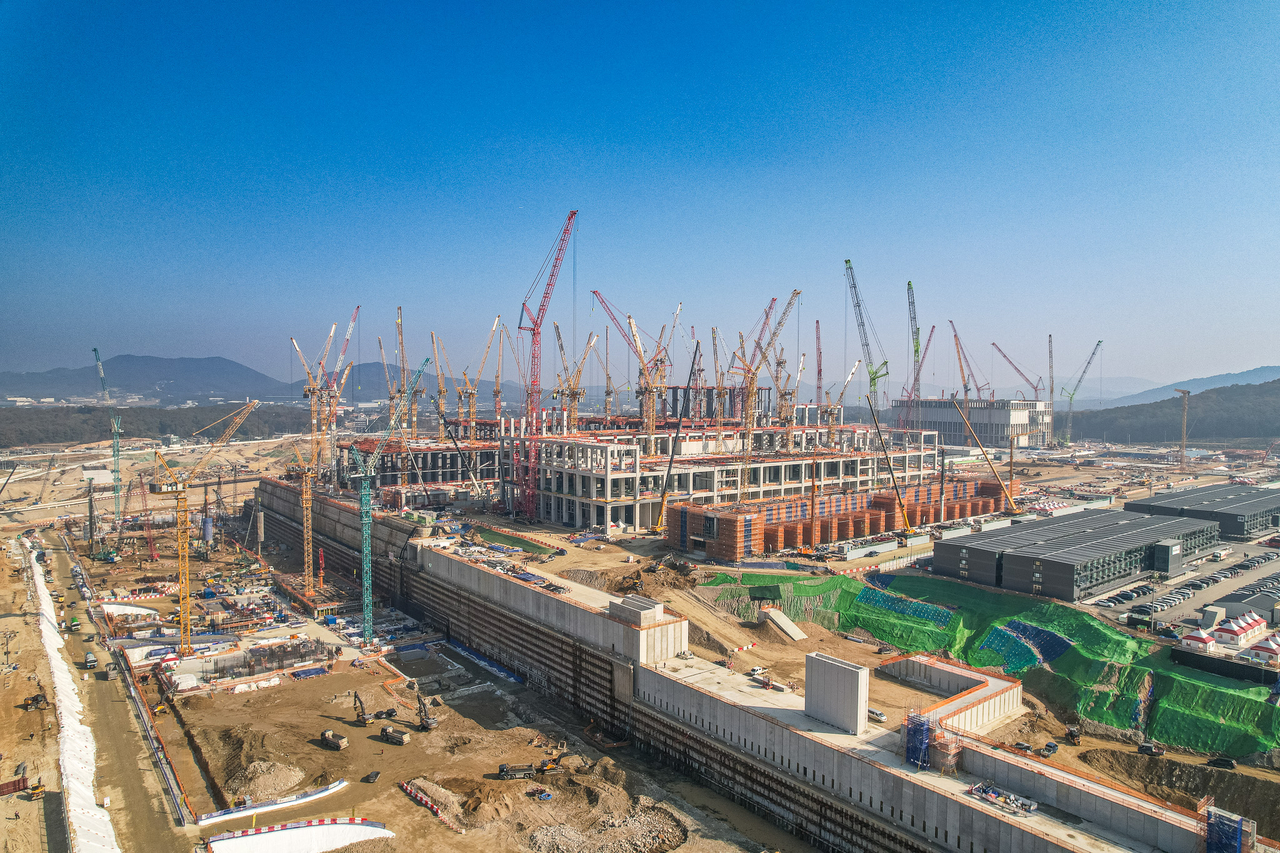 SK Hynix’s chip cluster is under construction in Yongin, Gyeonggi Province, in November 2025. (Yongin Special City)