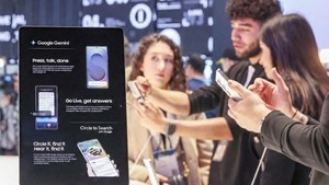 Galaxy AI vs. Siri: Samsung's head start meets Apple's AI reset