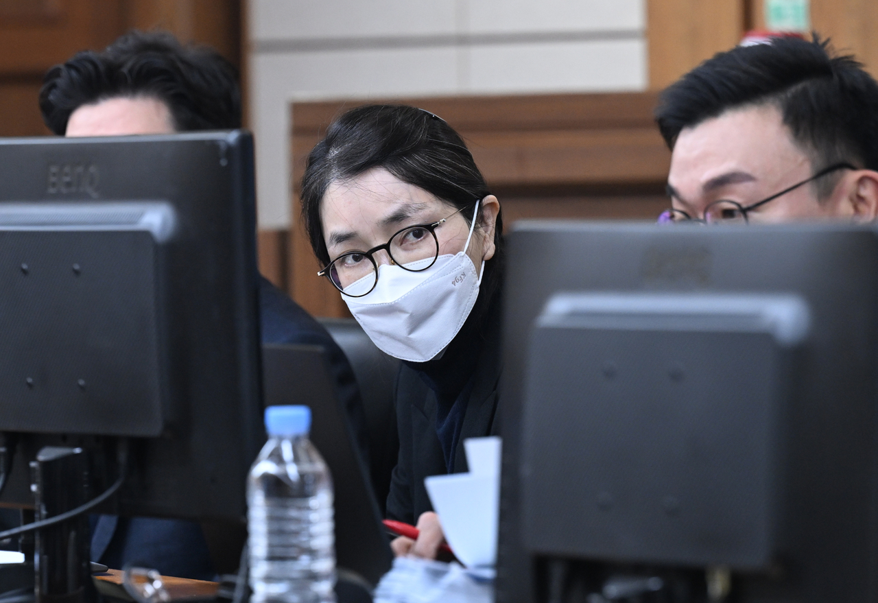 Former first lady Kim Keon Hee (center) attends her trial in December 2025. (Yonhap)