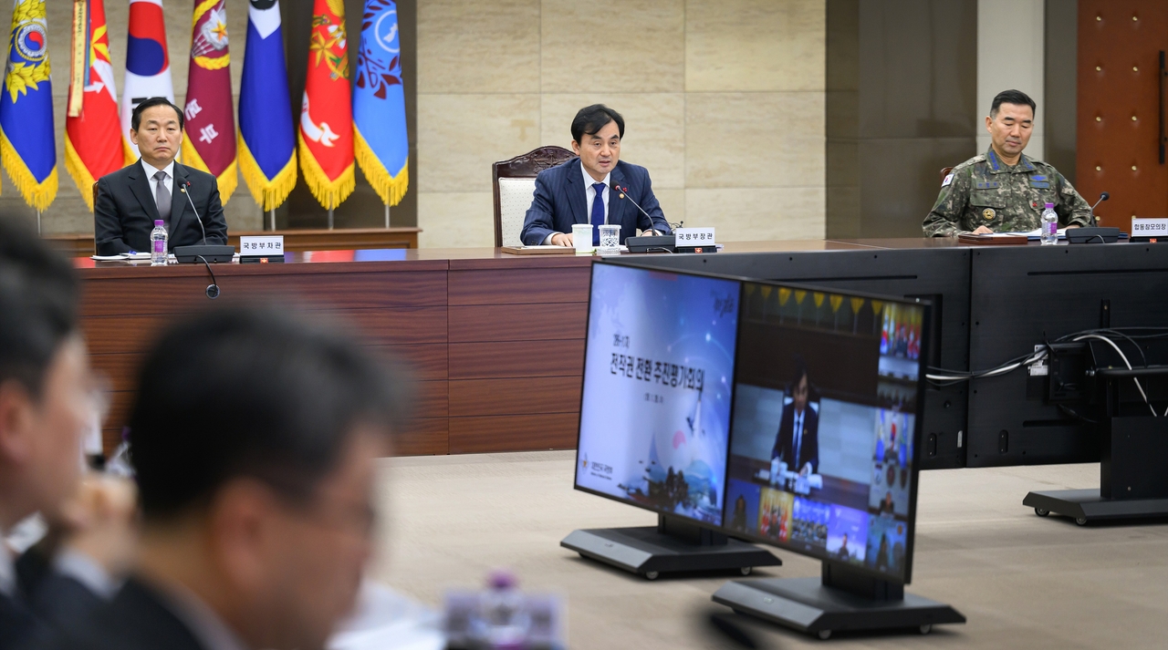 Defense Minister Ahn Gyu-back (center) speaks during a meeting held at the Defense Ministry in Seoul on Wednesday. (Defense Ministry)