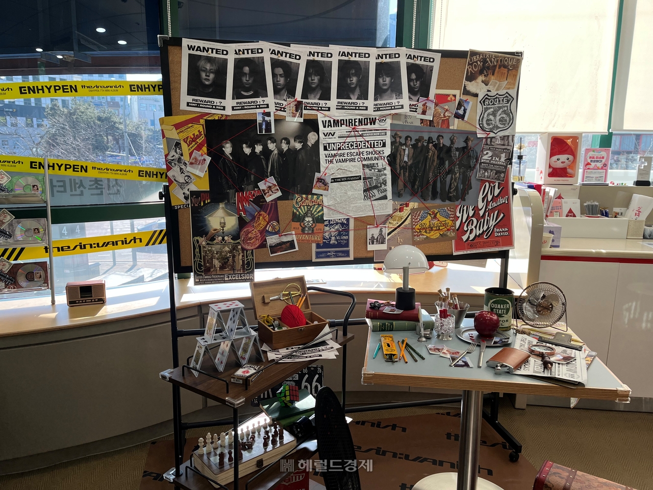 21일 헌혈의집 신촌센터에 ‘엔하이픈’ 포토존이 설치돼 있는 모습 [사진=이성연 콘텐츠 오퍼레이터]