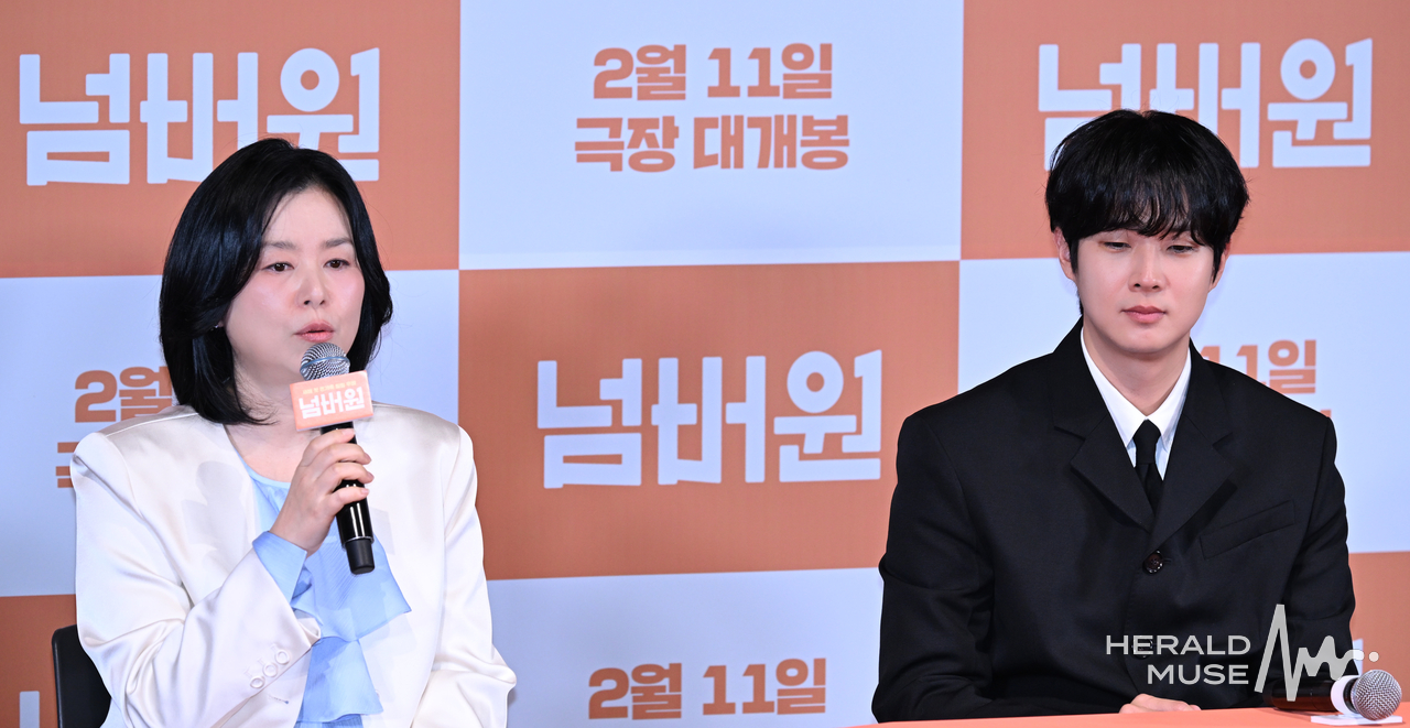[헤럴드뮤즈=윤병찬 기자] 영화 ‘넘버원’ 언론시사회가 29일 용산 CGV용산아이파크몰에서 열렸다. 이날 시사회에는 출연배우 최우식, 장혜진, 공승연 김태용 감독 등이 참석하였다.