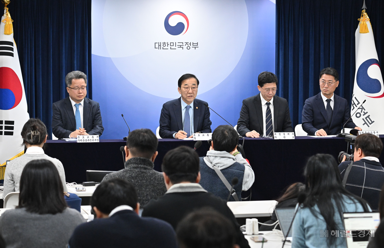 [오늘의 뉴스종합] 수도권 주택 공급 확대, 제헌절 공휴일 부활, 트럼프 관세 인상 논란