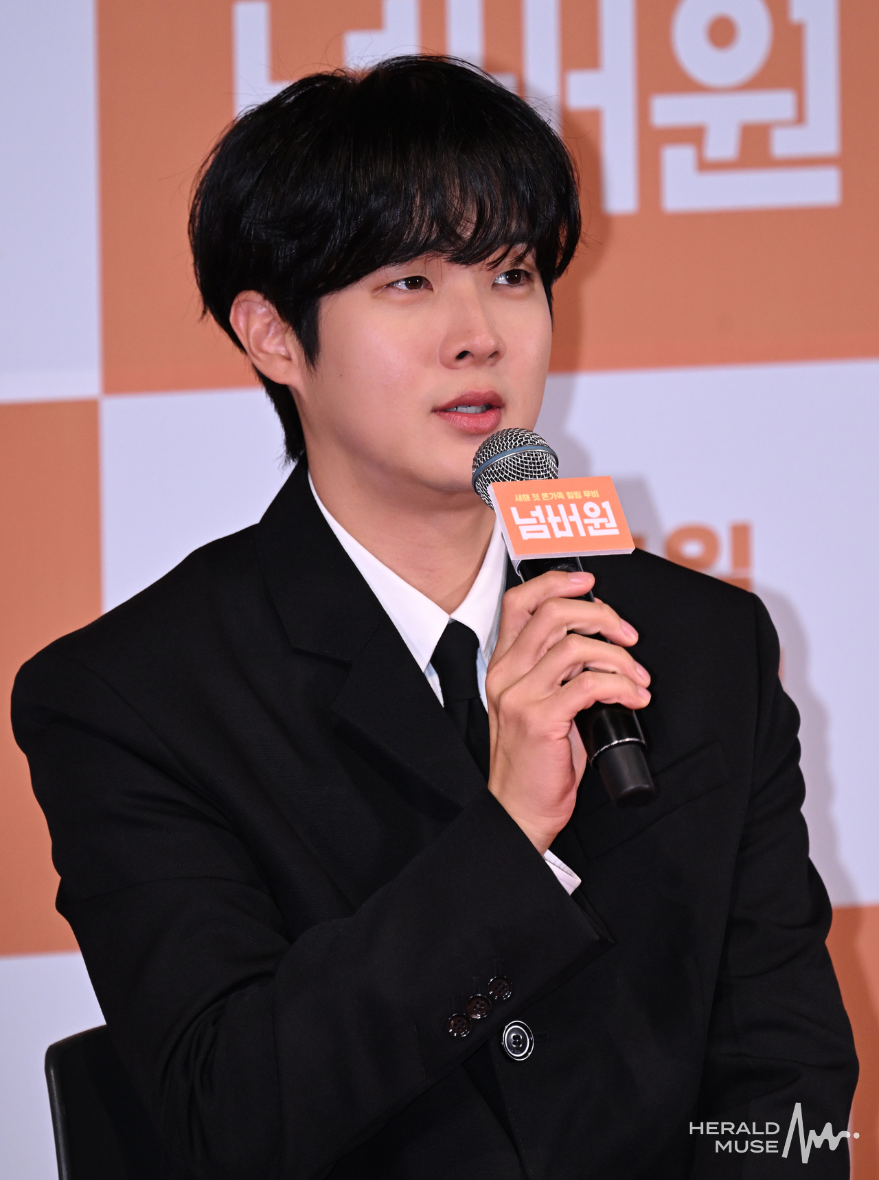 [헤럴드뮤즈=윤병찬 기자] 영화 ‘넘버원’ 언론시사회가 29일 용산 CGV용산아이파크몰에서 열렸다. 이날 시사회에는 출연배우 최우식, 장혜진, 공승연 김태용 감독 등이 참석하였다.