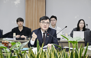 1400조 연기금, 코스닥은 3.7%...정부 "투자 확대" 지침 - 뉴스 썸네일 이미지