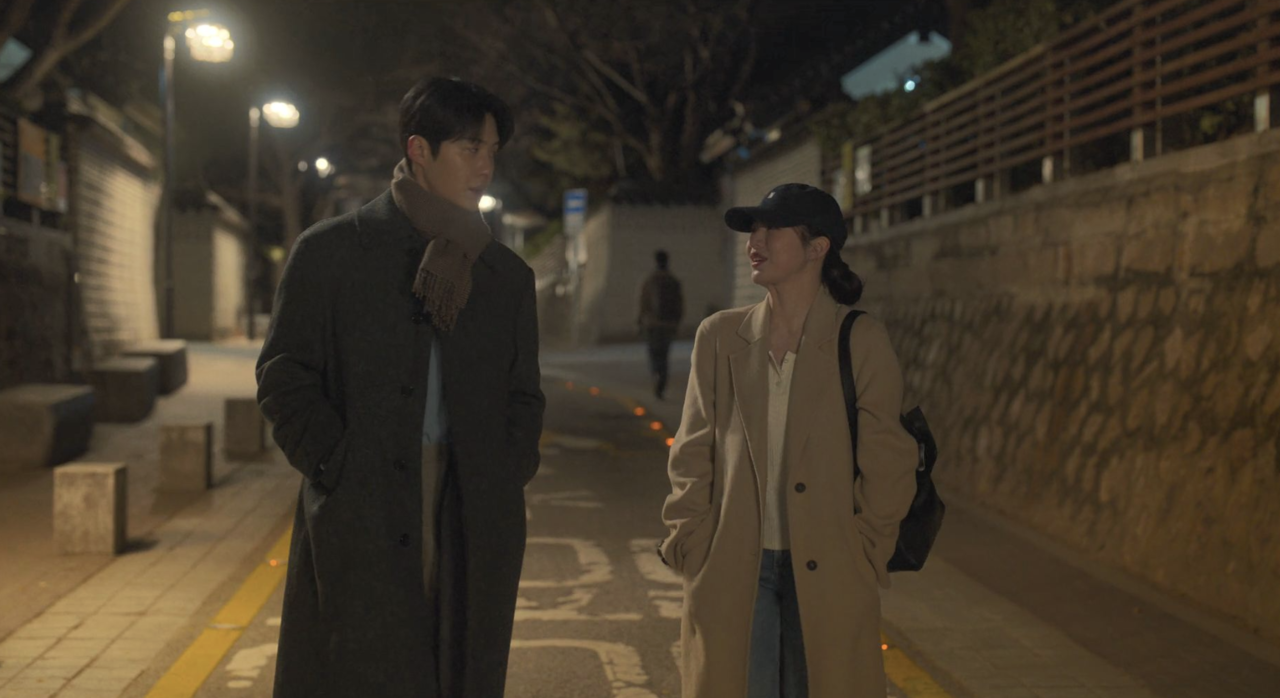 "Can This Love Be Translated?" starring Kim Seon-ho (left) and Go Youn-jung (Netflix)
