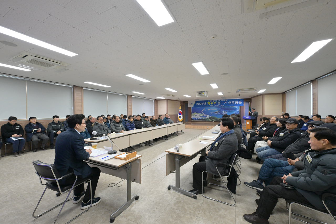 김광열 경북 영덕군수가 최근 9개 읍·면 연두 방문을 순회하며 ‘현장 소통’을 진행했다.[영덕군 제공]