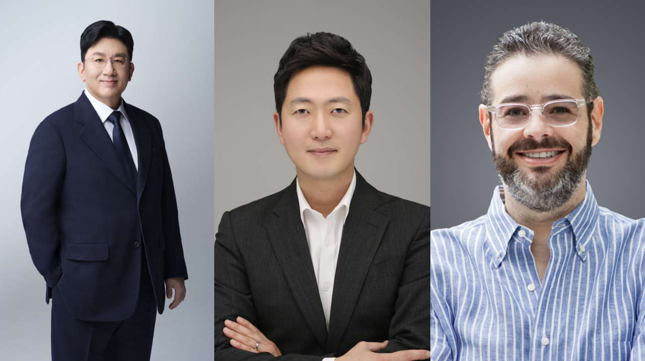 From left: chairman Bang Si-hyuk, CEO Lee Jae-sang and Hybe America chairman and CEO Isaac Lee (Hybe)