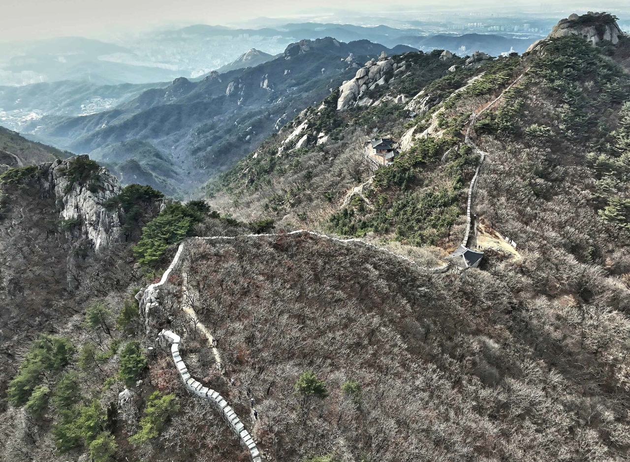 Inwanggokseong section of Fortifications of Hanyang  (Seoul Metropolitan Government)
