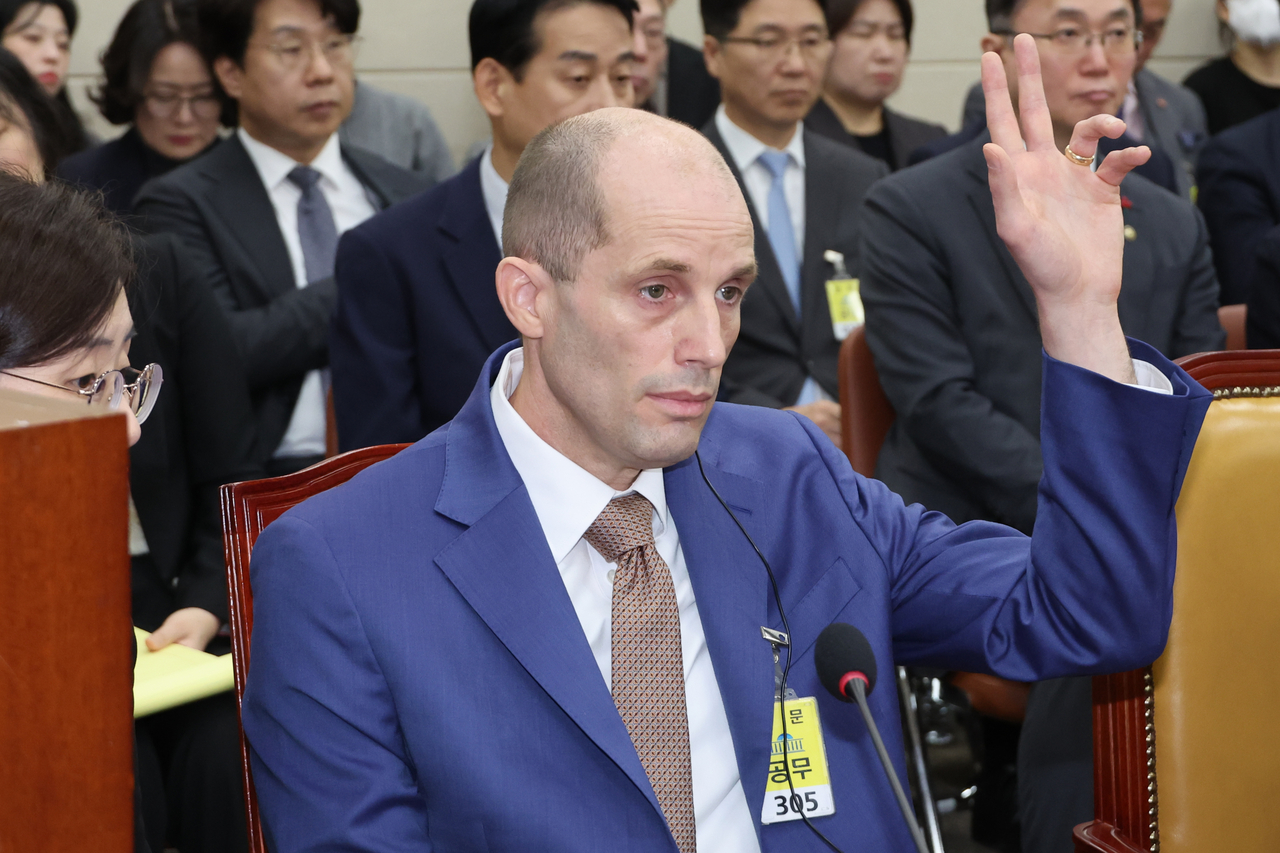 Harold Rogers, interim chief executive of Coupang Corp., requests an opportunity to respond during a National Assembly hearing Friday that examined a data breach and personal information leak at Coupang, alleged unfair trade practices, labor conditions and measures to prevent a recurrence. (Yonhap)