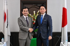 S. Korea, Japan defense chiefs agree to deepen ties: ministry