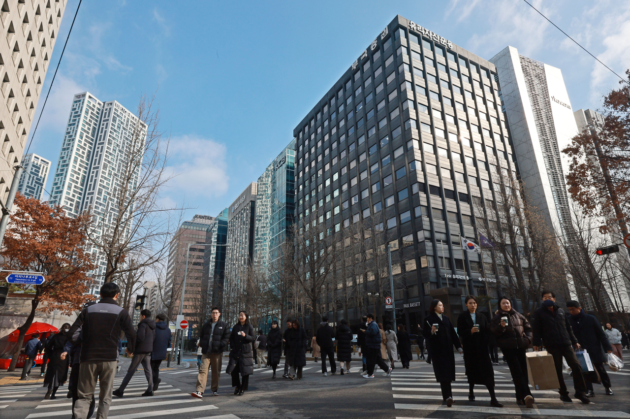 This undated file photo shows a street in Seoul's Yeouido, known as South Korea's financial district. (Yonhap)
