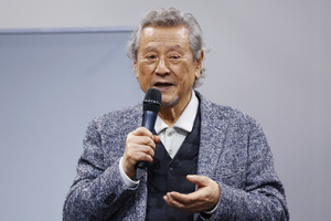 'Don't be a puppet, have your own voice': Park Geun-hyung urges young actors to be creative on stage