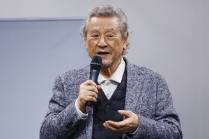 'Don't be a puppet, have your own voice': Park Geun-hyung urges young actors to be creative on stage