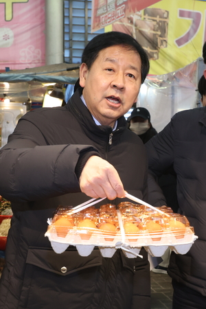 Finance chief calls for stable food supply ahead of Lunar New Year