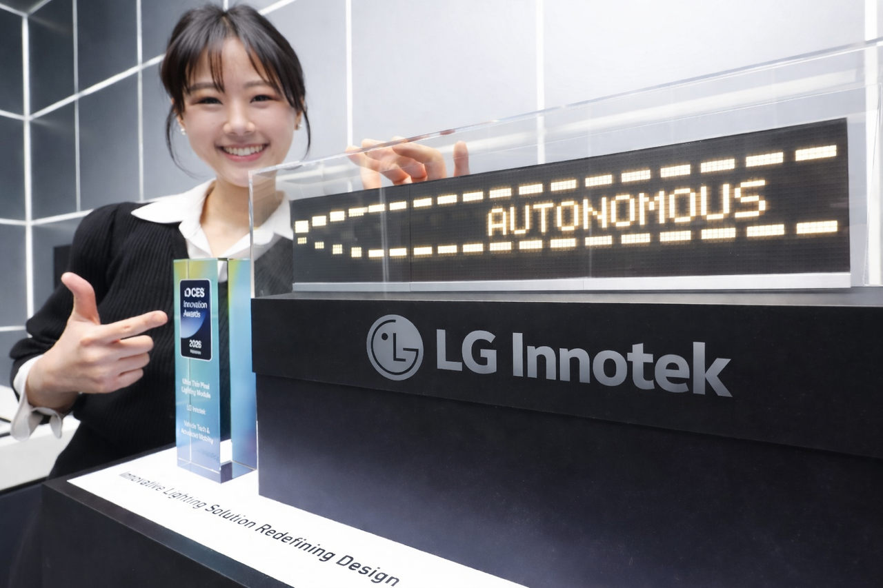 An LG Innotek employee showcases the company’s Nexlide Pixel lighting solution. (LG Innotek)