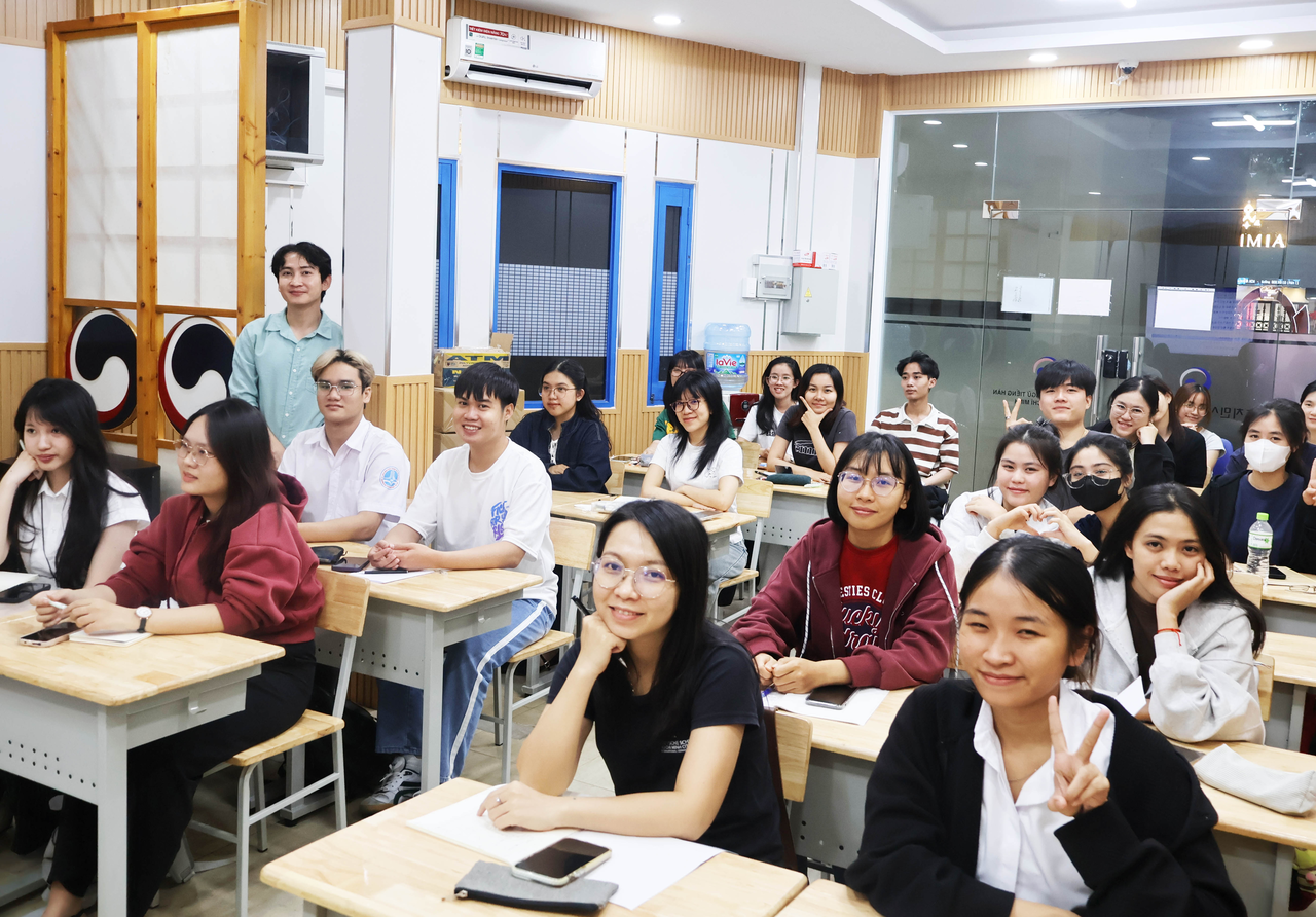 Vietnamese students sit for a Test of Proficiency in Korean prepatory class in April 2025, provided by the Korean Education Center in Ho Chi Minh. (The Korean Education Center in Ho Chi Minh)