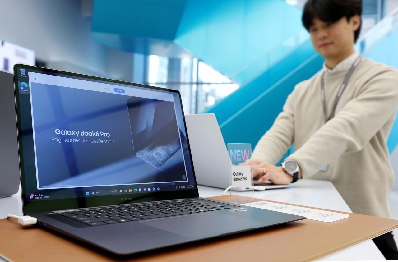 Samsung’s new Galaxy Book6 Pro is displayed at the Samsung Gangnam flagship store in Seoul on Jan. 27. (Samsung Electronics)