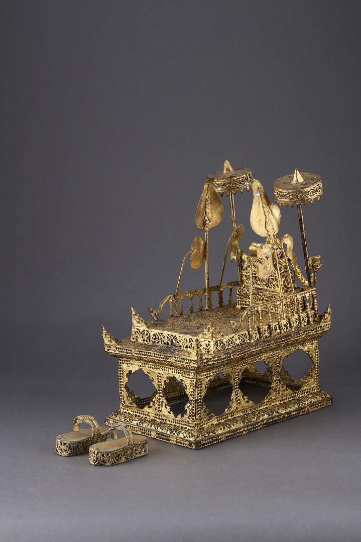 Miniature Throne and Royal Insignia from Thailand (NMK)