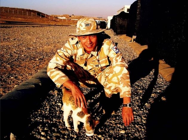 Son Suk-ku during his deployment to Iraq (Son's Instagram)