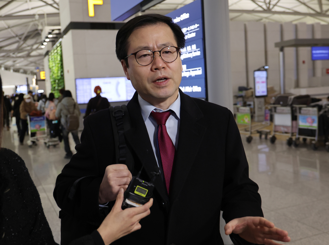 Trade Minister Yeo Han-koo heads to Washington, D.C., from Incheon International Airport, west of Seoul, on Thursday. (Yonhap)