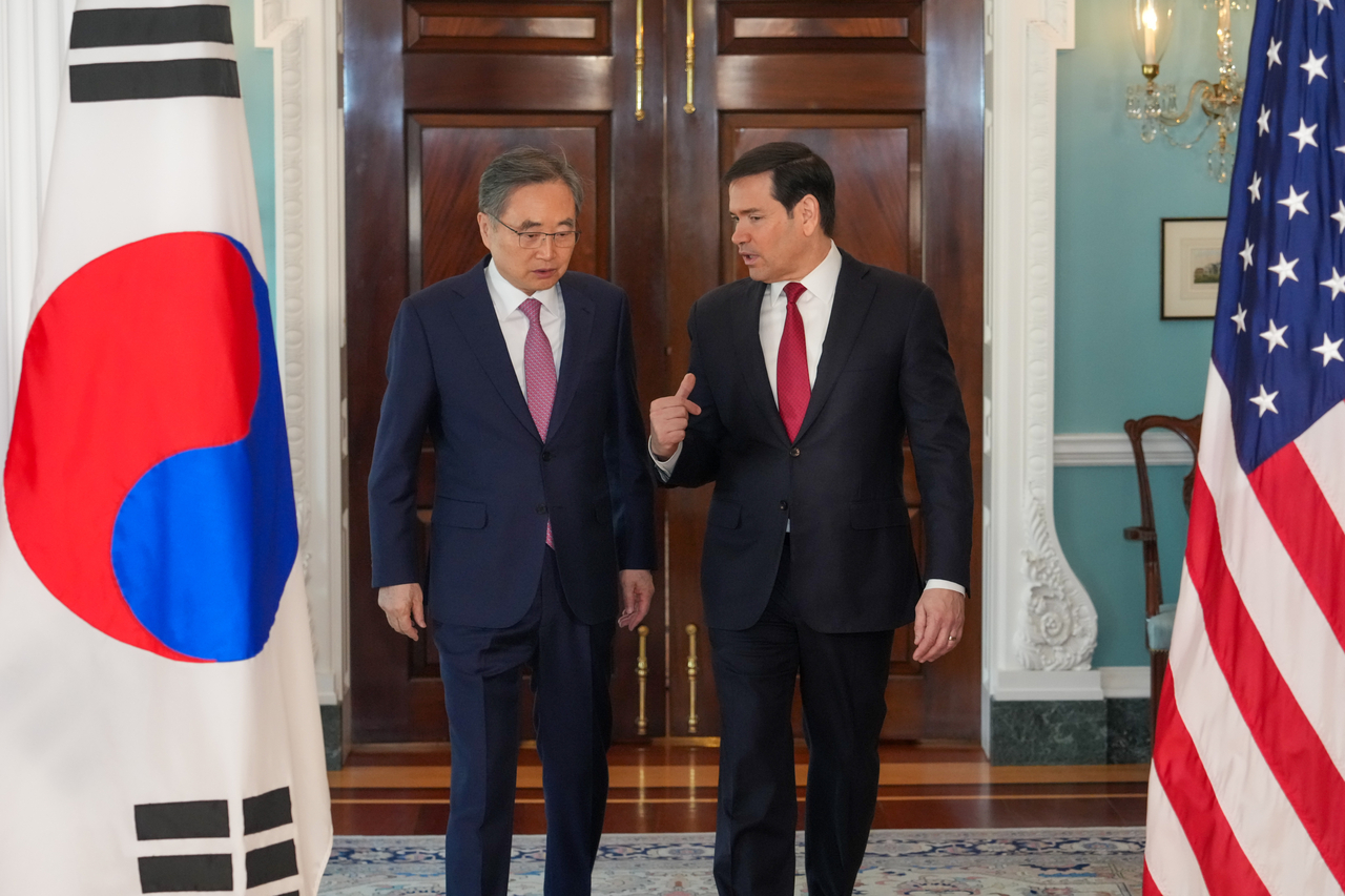 South Korea's Foreign Minister Cho Hyun and US Secretary of State Marco Rubio  (Yonhap)
